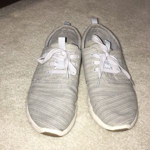 Toms tennis shoes